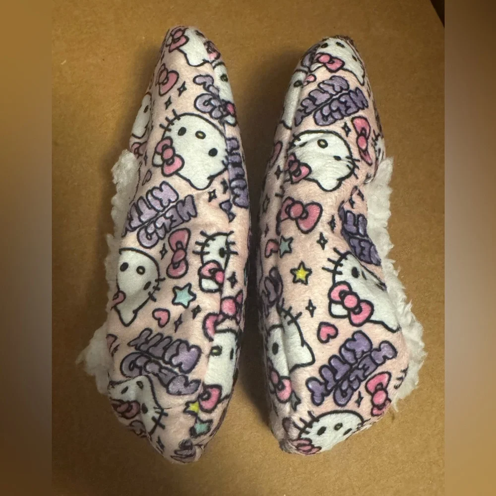 HELLO KITTY Sanrio Fuzzy fur slip on slippers Kids Girls size 11/12 house shoes